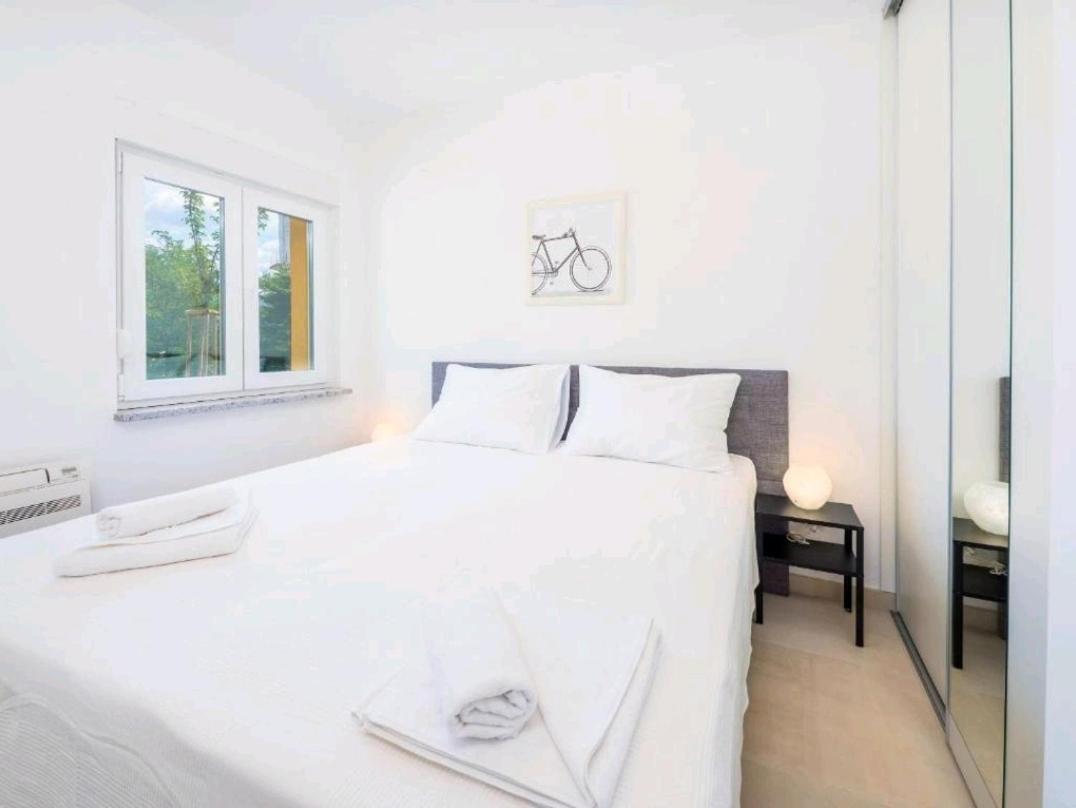 Adriatico Apartment Omisalj ภายนอก รูปภาพ